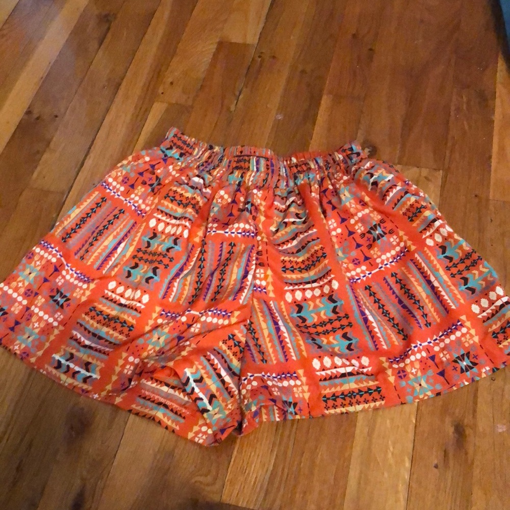 Patterned flowy shorts - Picture 2 of 2